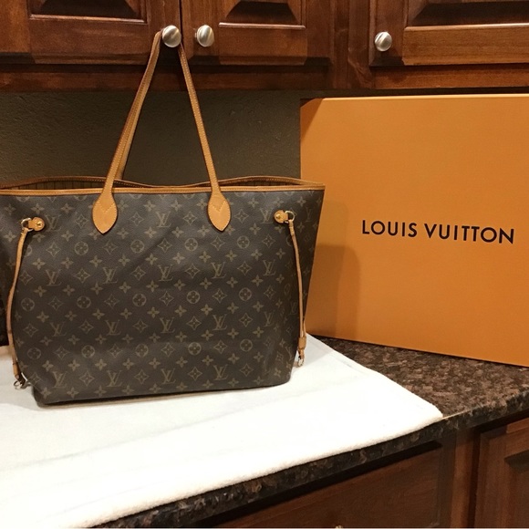 Louis Vuitton Monogrammed Neverfull GM - Picture 2 of 16